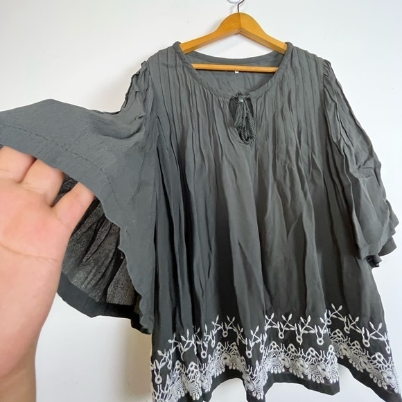 TULAROSA PLEATED Embroidery FLARE LONG SLEEVE BLOUSE SIZE M Cottage - Picture 3 of 7